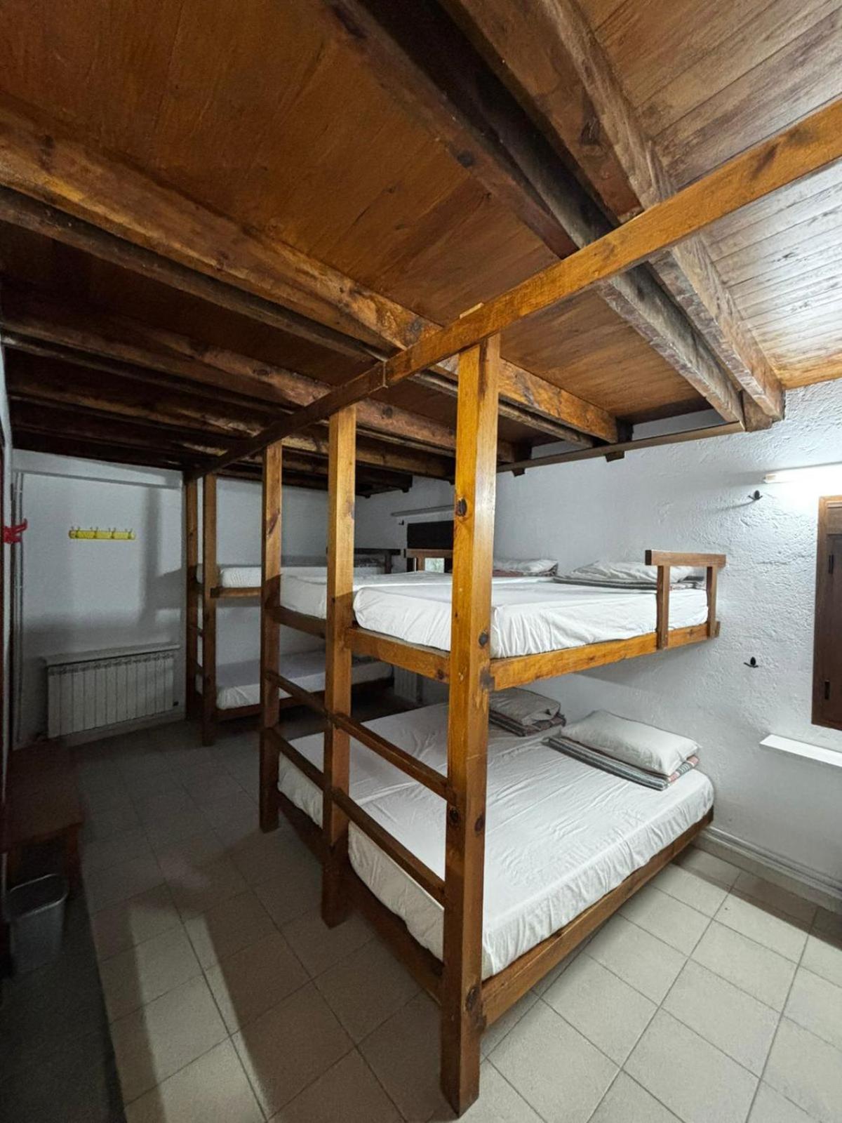 Albergue La Escuela De Lirí Buitenkant foto